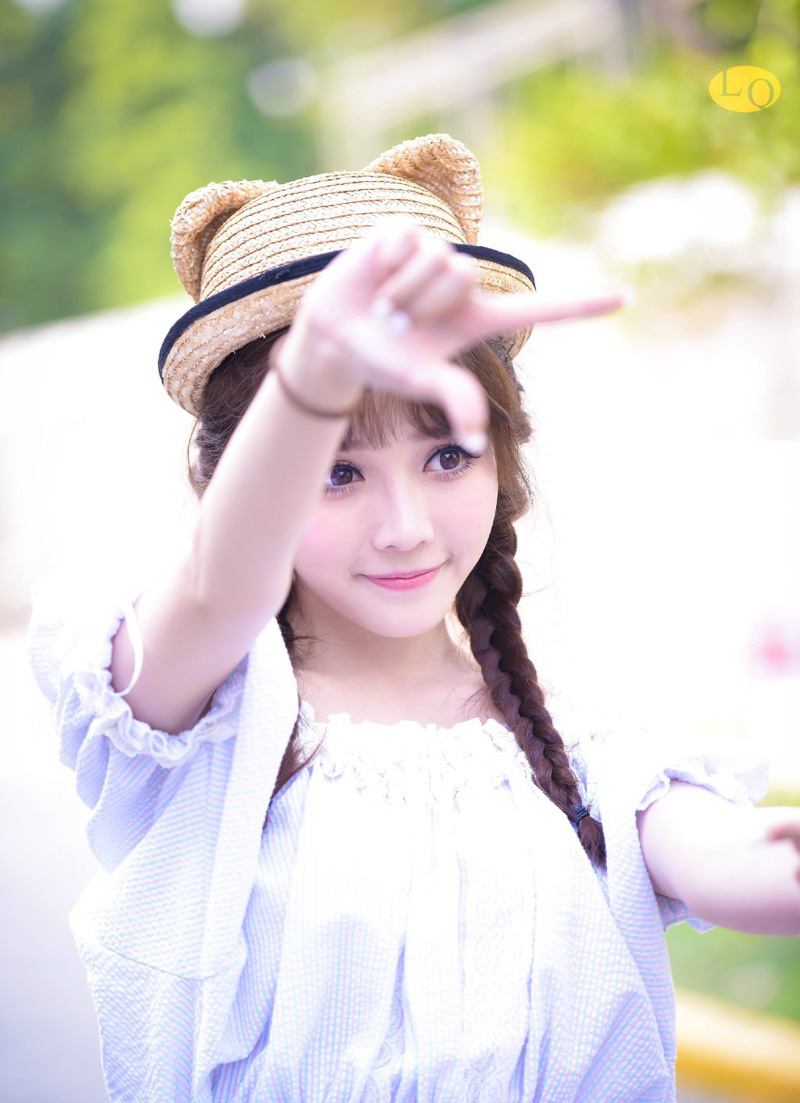 “唉~”